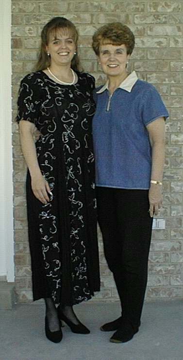 BrendaAndMom.jpg (36264 bytes)