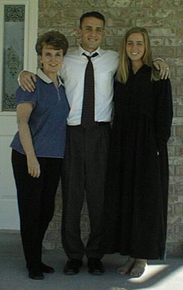 MomNateAndMeredith.jpg (22800 bytes)